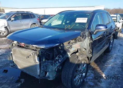 2021 Toyota Rav4 Xle Premium z USA, uszkodzony, nr VIN JTMA1RFV7MD070165